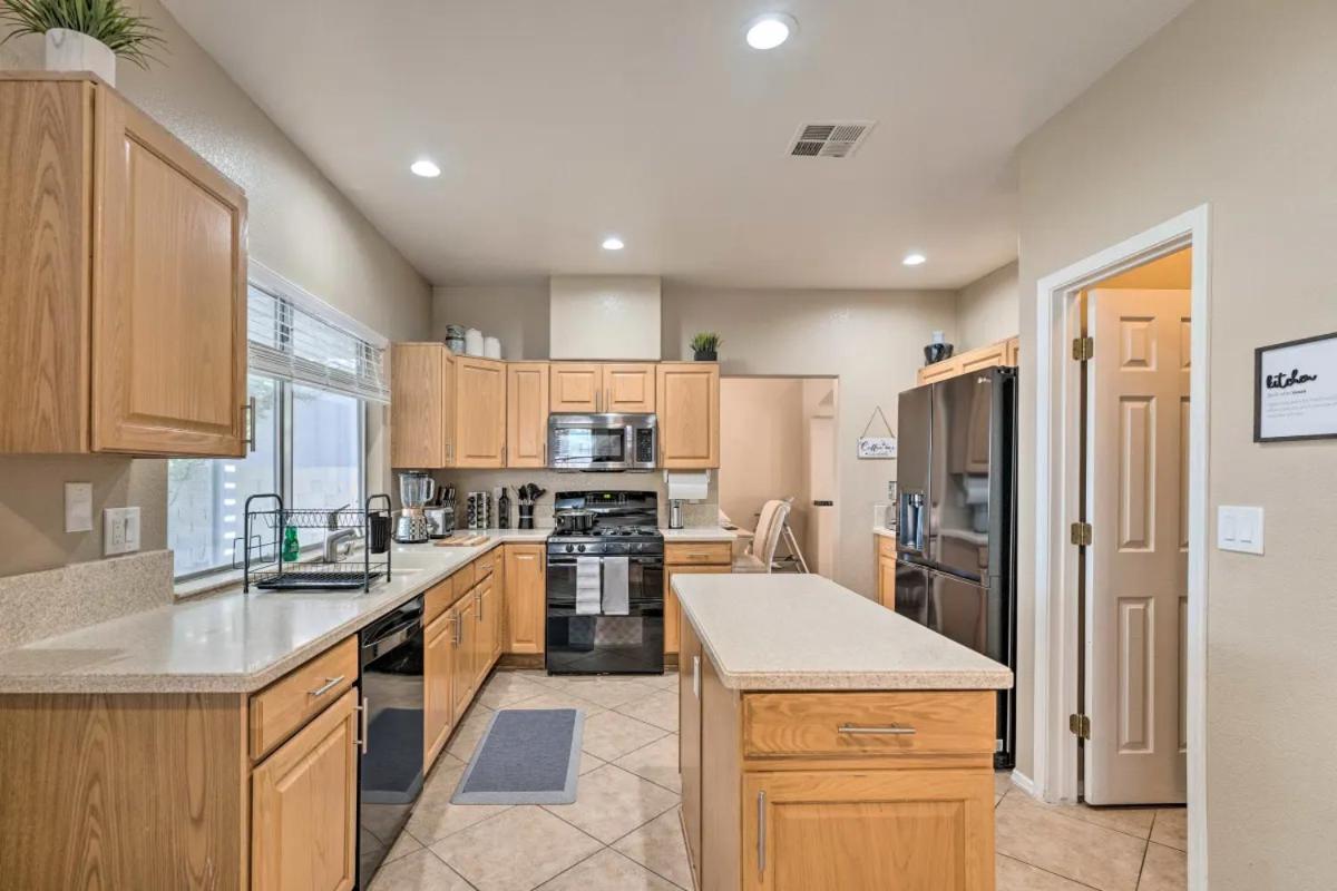 Villa A Beautiful House With Hot Tub, Grill & Games! à Las Vegas Extérieur photo