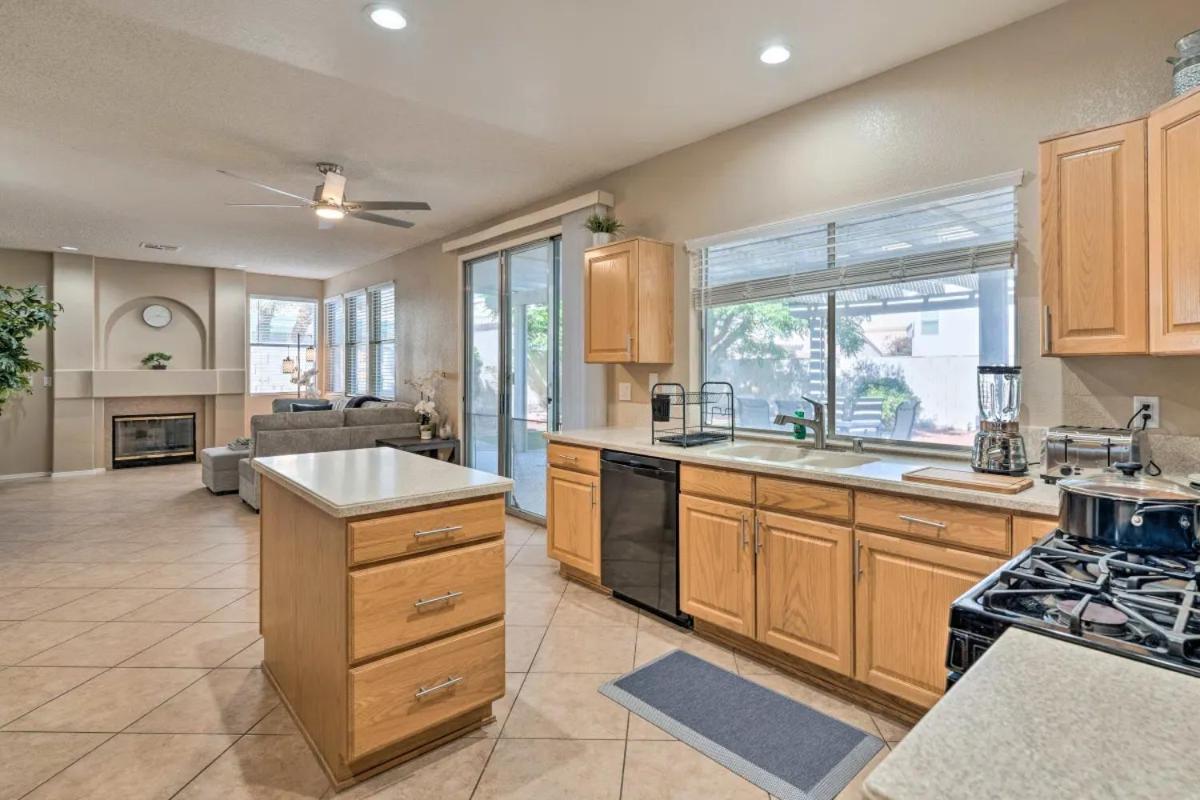 Villa A Beautiful House With Hot Tub, Grill & Games! à Las Vegas Extérieur photo